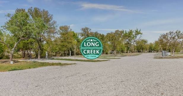 Spacious gravel RV campsites best RV parks in Texas surrounded by shade trees at Long Creek RV Park in Texas.