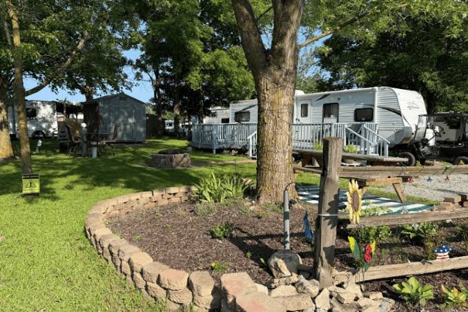Full-hookup RV campsites at Sun Valley Campground in Narvon, Pennsylvania.